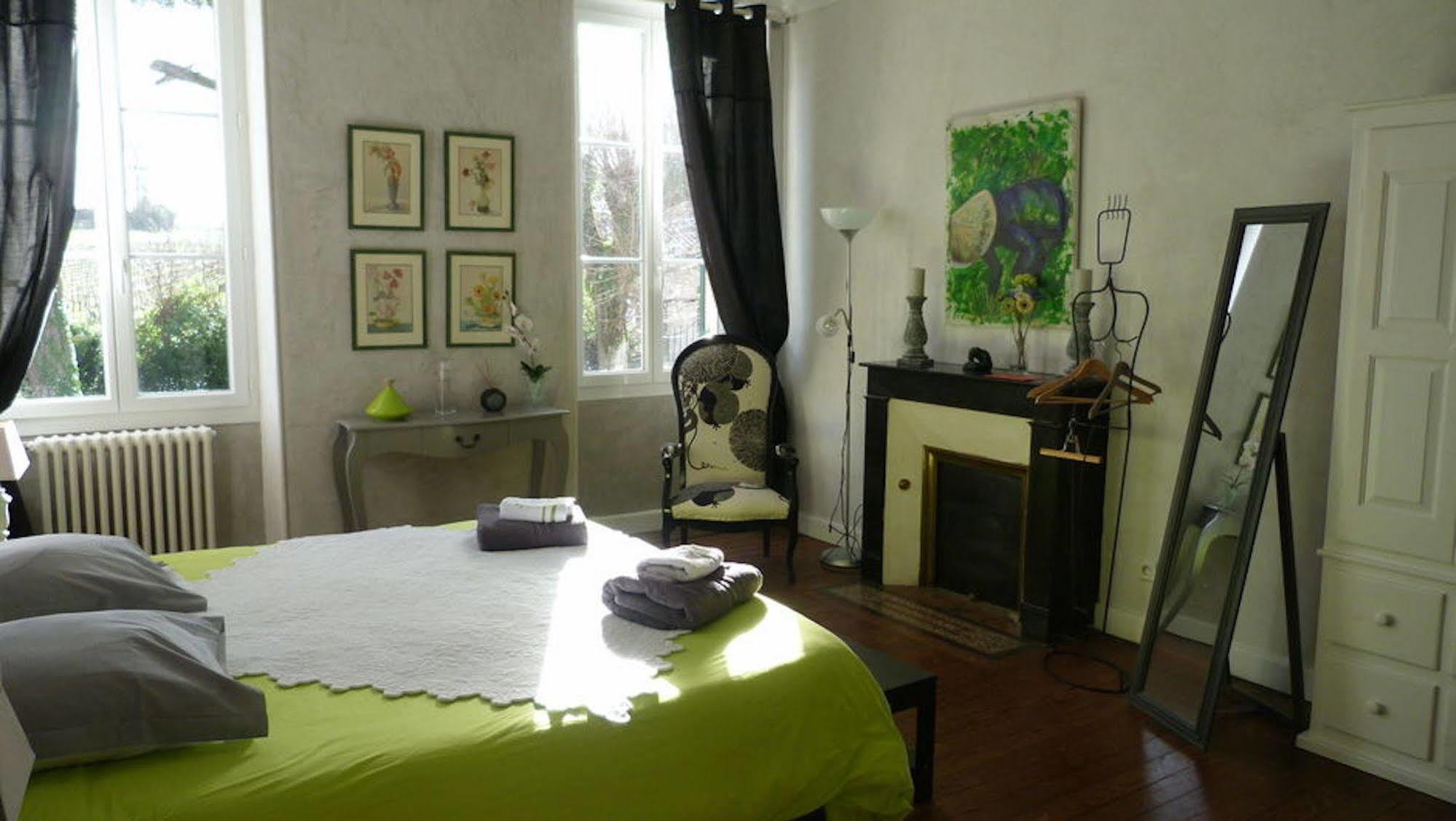Bed and Breakfast Domaine Des Deux Cedres Gauriac Exteriér fotografie